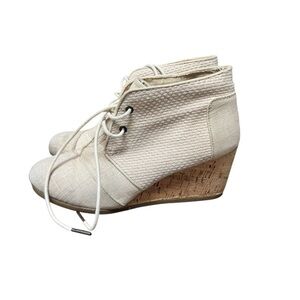 💥TOMS Beige Canvas Wedge Booties – Size 8.5, Cork Heel, Lace-Up